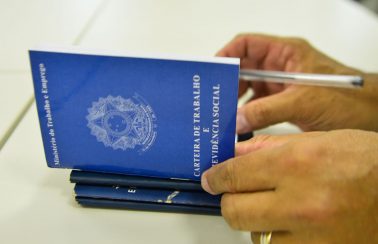 Oferta de vagas temporárias no Ceará deve gerar cerca de 5 mil empregos no período de fim do ano