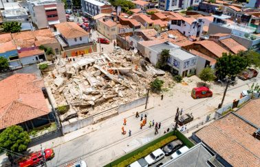 Prédio de sete andares desaba em Fortaleza