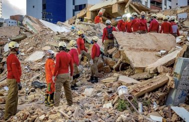 Bombeiros retiram o 9º corpo e encerram as buscas em escombros de prédio em Fortaleza