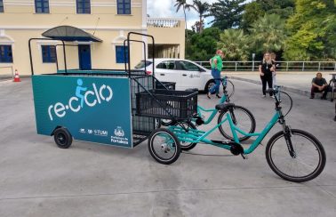 Catadores de material reciclável em Fortaleza receberão triciclos da Prefeitura