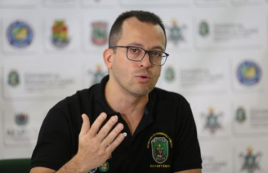 Durante operação contra o crime, secretário da Segurança do Ceará anuncia compra de armas e possível concurso