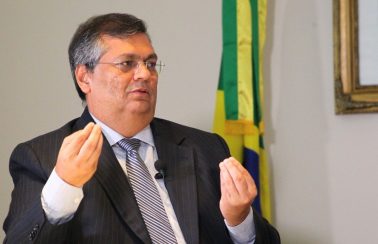 Flávio Dino eleva teto salarial dos professores do Maranhão para R$ 6.358,96
