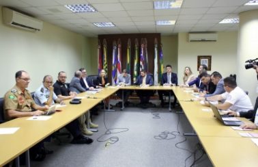 Governo do Ceará, PMs e bombeiros fecham acordo de reestruturação salarial