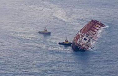 Ibama identifica óleo próximo a navio encalhado na costa do Maranhão