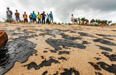 Cientistas descartam encontrar responsável por vazamento de óleo no Nordeste