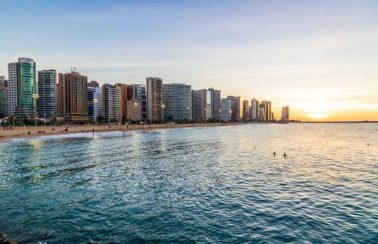 Fortaleza é o destino nacional mais procurado em um ano de alta do dólar