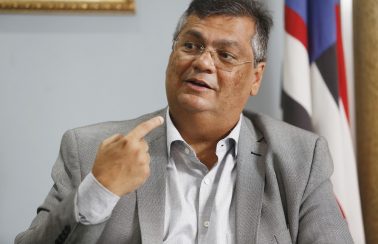 Flávio Dino vê luz amarela no Ceará e diz que Bolsonaro alimenta motim