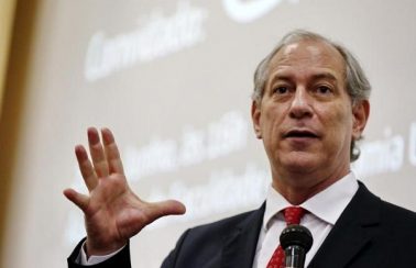 Ciro Gomes participa de lançamento do plano de governo de Leo Prates em Salvador
