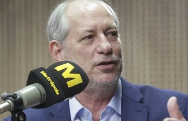 “Bolsonaro está enrolado em tudo que não presta”, avalia Ciro Gomes