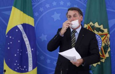 Bolsonaro diz que pode fazer novo teste de coronavírus e confirma festa