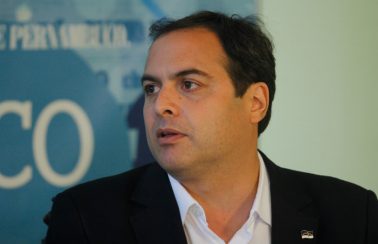 Paulo Câmara cobra ao governo federal pagamento da renda básica