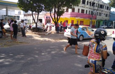‘Coronavoucher’ faz pessoas se aglomerarem em longas filas em Natal