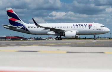 Latam anuncia suspensão de seus voos internacionais em abril