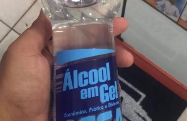 Procon flagra venda de máscara por R$ 10, litro do álcool em gel a R$ 65 e autua lojas de Teresina