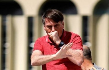 Um dia após discursar em ato que pedia intervenção militar, Bolsonaro defende Supremo e Congresso