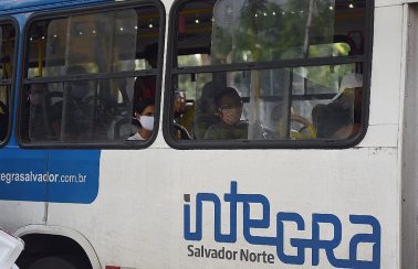 Determinação que obriga uso de máscara nos transportes públicos de Salvador entra em vigor hoje (23)