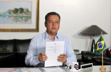 Rui Costa anuncia compra de 10 milhões de máscaras para distribuição em toda Bahia