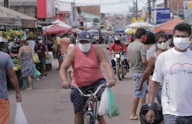 Coronavírus: Em lockdown, cidade do NE tem ruas lotadas e trânsito intenso