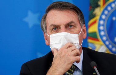 Bolsonaro inclui salão de beleza, barbearia e academia como ‘atividades essenciais’