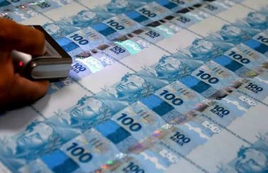 Falta de cédulas trava auxílio emergencial, e BC pede impressão de R$ 9 bilhões
