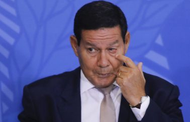 Mourão entra em isolamento após contato com servidor com coronavírus