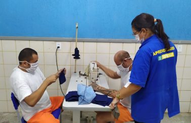 Detentos atingem marca de 25 mil máscaras produzidas em presídios de estado do NE