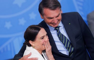 Regina Duarte deixa comando da secretaria de Cultura