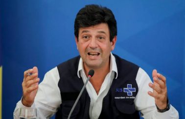 Bolsonaro tentou alterar bula da cloroquina por decreto, diz Mandetta
