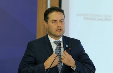 Renan Filho anuncia prorrogação do decreto em Alagoas e sinaliza para flexibilização em junho