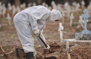 Brasil registra recorde de 1.262 mortes por Covid em 24 horas e chega a 31.199