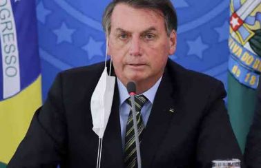Bolsonaro confirma prorrogação do auxílio emergencial por dois meses