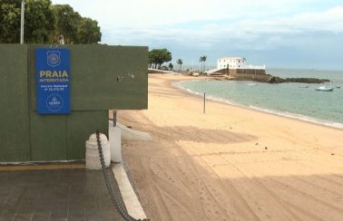 Durante isolamento social, qualidade de água em trecho de praia de Salvador muda de boa para excelente, aponta estudo