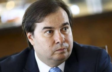 ‘Brincar com a morte é perverso’, diz Maia após governo divulgar dados divergentes sobre o coronavírus