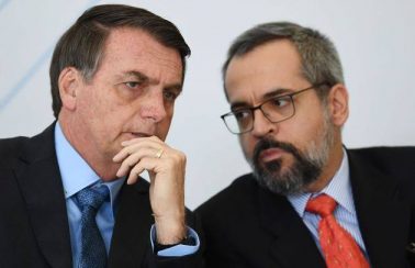 Bolsonaro edita MP que permite a Weintraub escolher reitores temporários de universidades federais durante a pandemia