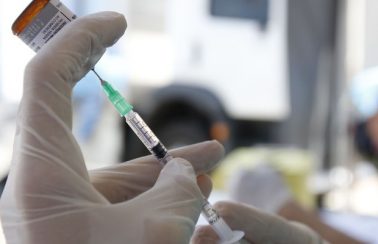 Vacinas na linha de frente irão para testes clínicos em breve, diz OMS
