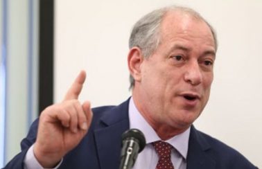 “Monstro genocida”, diz Ciro sobre Bolsonaro pedir que apoiadores entrem em hospitais