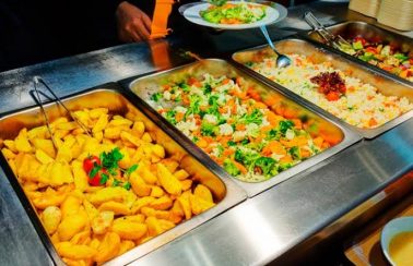Bolsonaro sanciona lei que autoriza bares e restaurantes a doar alimentos