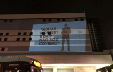Médicos protestam em diferentes pontos de Fortaleza contra visita de Bolsonaro ao Ceará