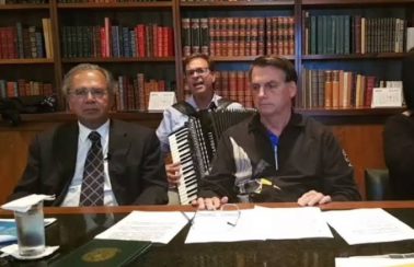 Bolsonaro diz que governo avalia pagar mais 3 parcelas do auxílio emergencial