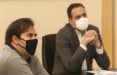 Paulo Câmara, governador de Pernambuco, se reúne com Rodrigo Maia para discutir plano de enfrentamento