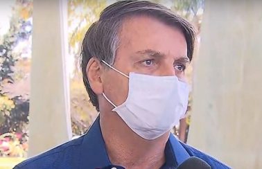Bolsonaro diz que exame deu positivo e está com Covid-19
