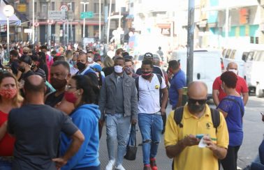 Após tombo recorde com pandemia, vendas do comércio crescem 13,9% em maio, diz IBGE