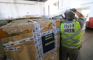 Leilão da Receita Federal em Fortaleza tem iPhone por R$ 500, notebooks e até barcos