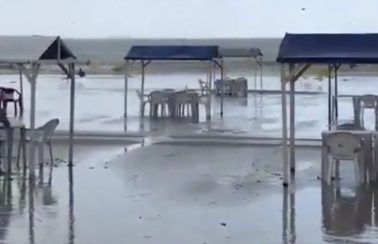 Redemoinho impressiona banhistas em praia de São Luís; veja vídeo