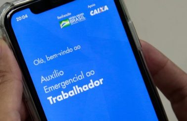 Bolsonaro veta projeto para priorizar mulheres chefes de família no auxílio emergencial