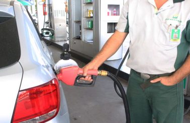 Petrobras comunica redução no preço da gasolina; diesel fica inalterado