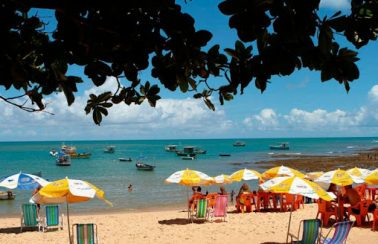 Praia do Forte e Imbassaí querem aumentar turismo com retomada de atividades na Bahia