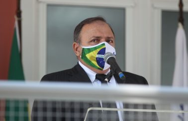 Não há dados sobre a vacina russa e britânica é melhor opção, diz Pazuello