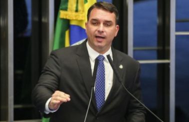 Saques reforçam suspeita de ‘rachadinha’ em gabinete de Flávio Bolsonaro, diz MP-RJ