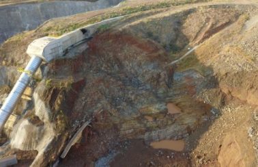 Tubulação de barragem que recebe água da transposição se rompe no Ceará; duas mil pessoas são evacuadas